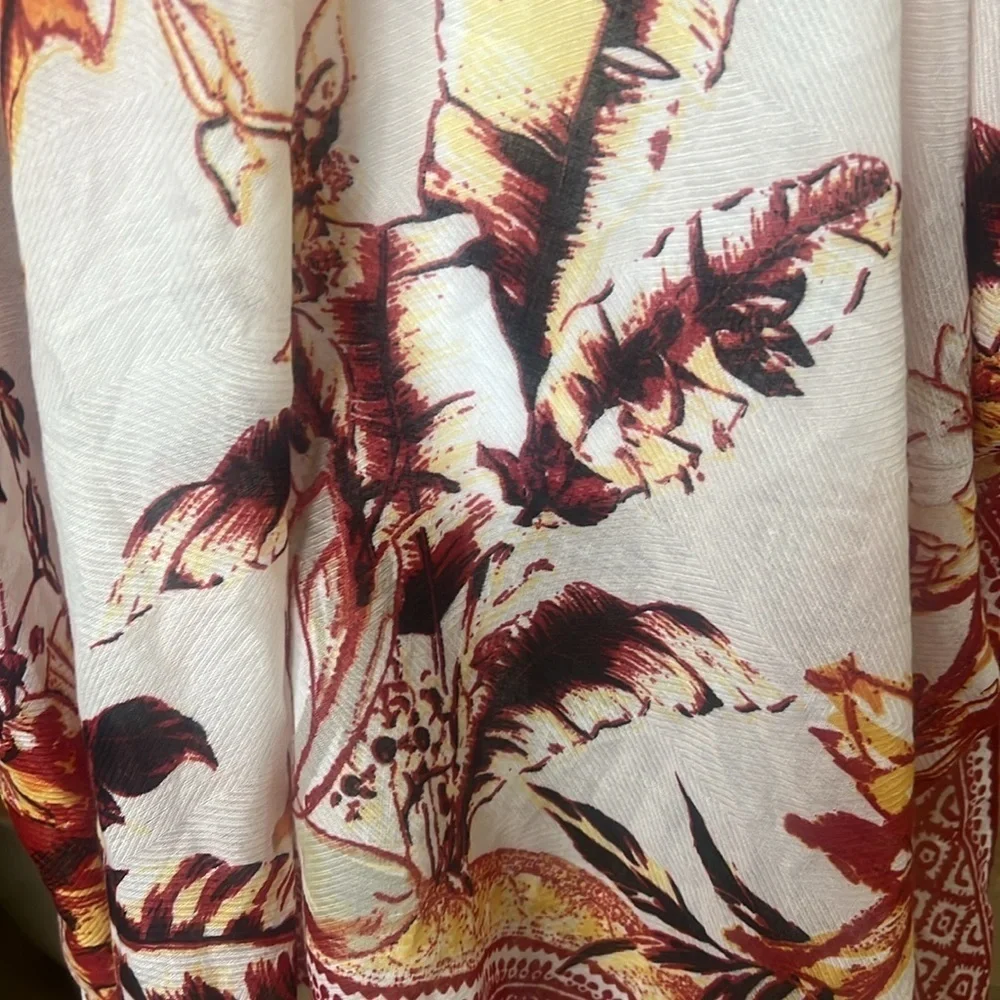 Vince Camuto ladies wrap one size NWOT. Cream yellow and red colors one size